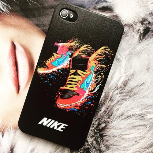 Пластиковый чехол Nike Shoes для IPhone 4-4s