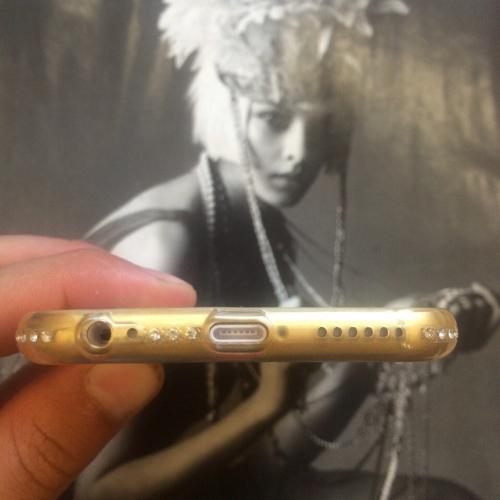 Силиконовый чехол со стразами по бортику золотой для iPhone 6&6s